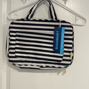 Bagsmart hanging travel organizer. NWT